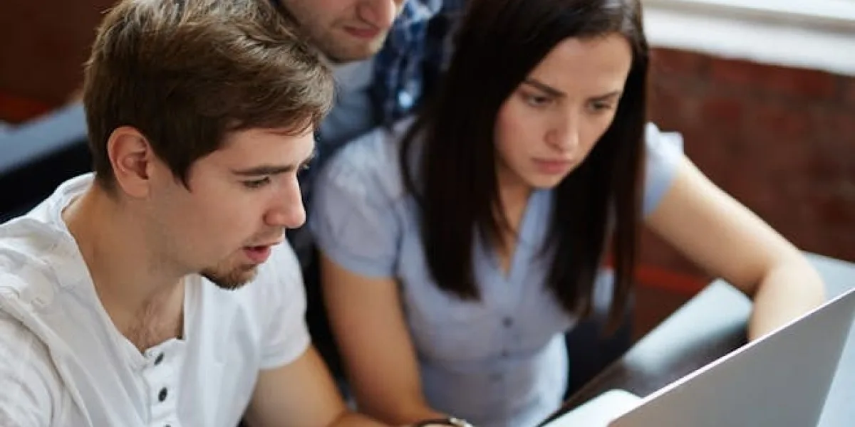 How Scholarship Guidance Helps Compare Funding Options