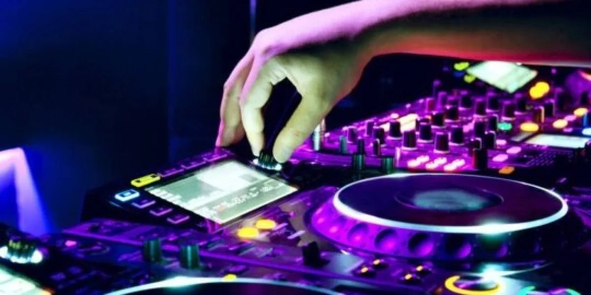 Expert DJ Service in Weston for Memorable Celebrations and Seamless Event Experiences