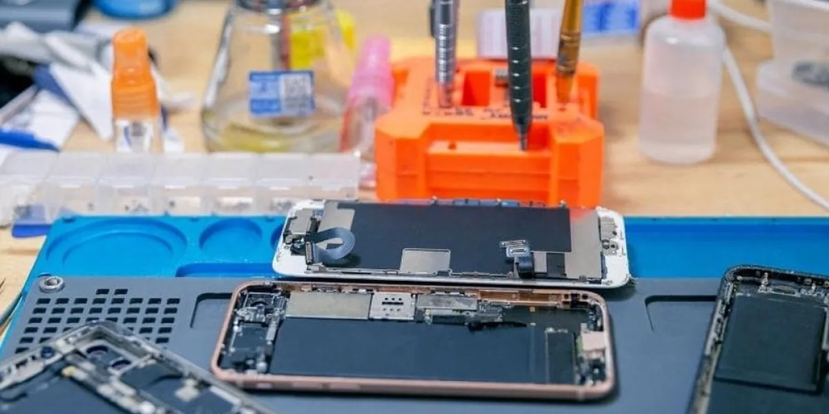 How Water Damage Can Impact Smartphone Internal Components