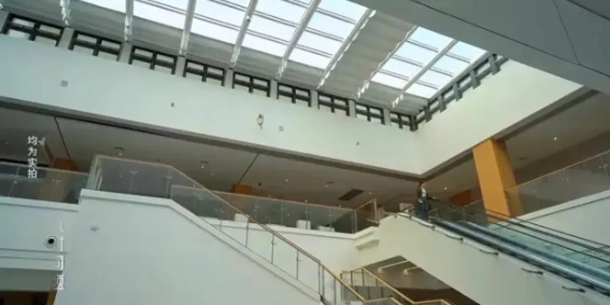 What Makes Smart Glass Suitable for Modern Building Curtain Walls?