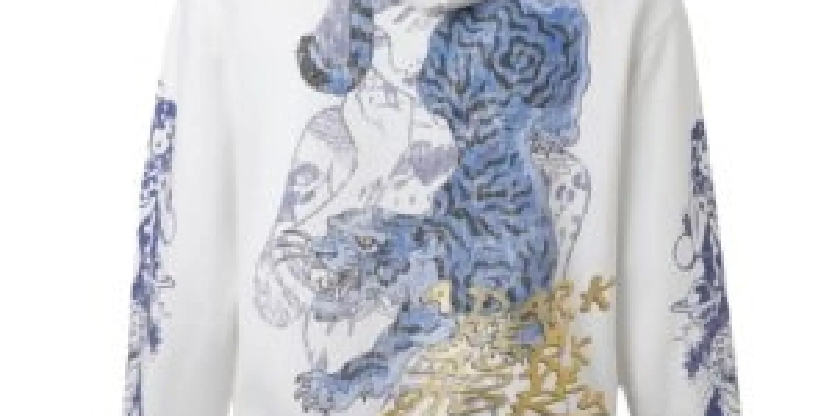 How to Choose the Right Size in a Lost Intricacy Hoodie
