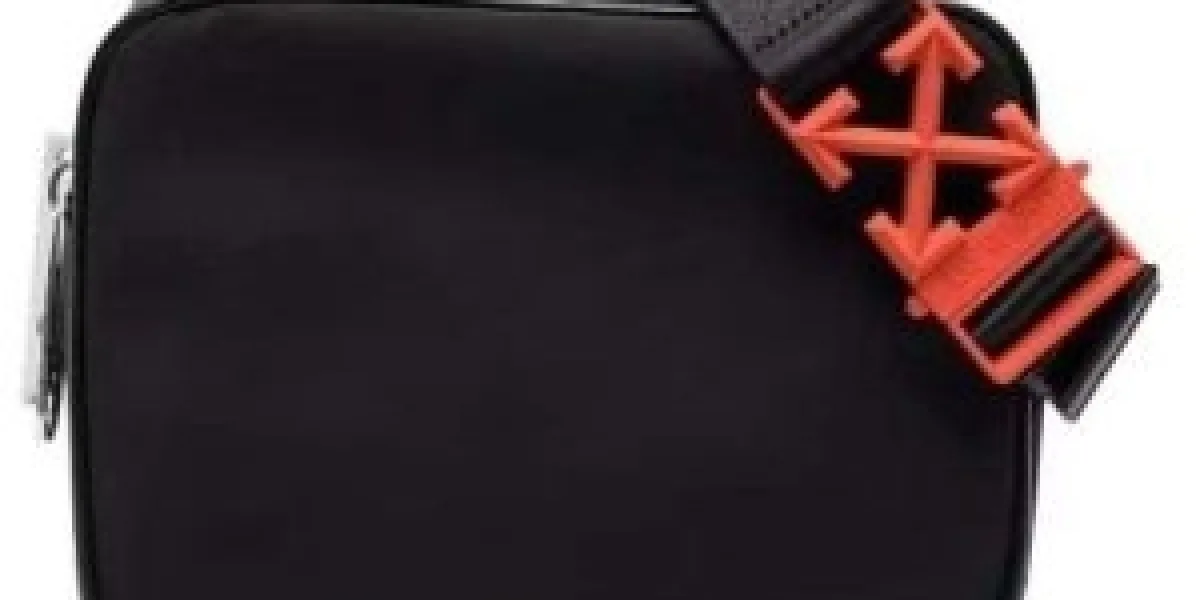 Off White Tasche für minimalistische und moderne Alltagslooks