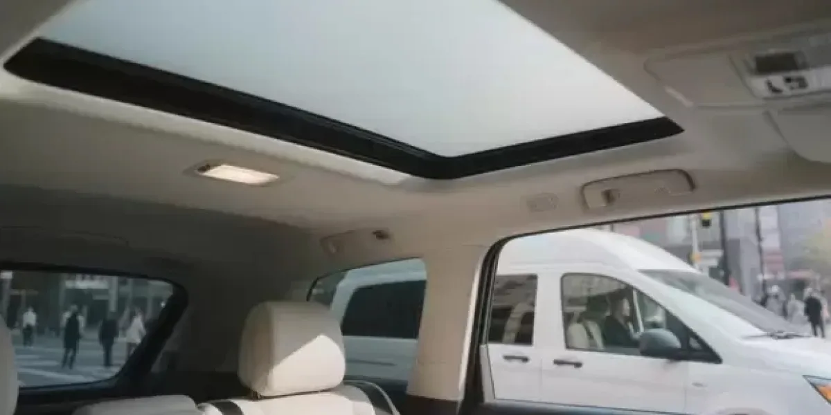 What Should Automakers Consider When Integrating Smart Film into Vehicle Glass?