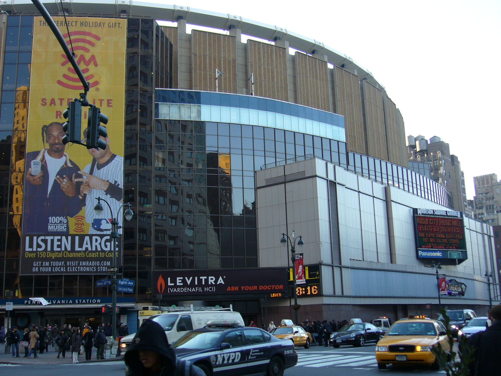 Madison Square Garden venue photo from Wikimedia Commons.